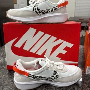 Women’s Nike Waffle Debut Sz 8.5